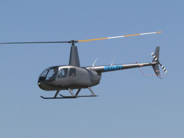 Robinson R-44 (N31471) - Lifting off 