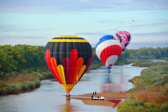 Unknown/Generic Balloon (N3218L) - 2014 Albuquerque International Hot Air balloon fiesta. Splash and dash into the Rio Grande. 