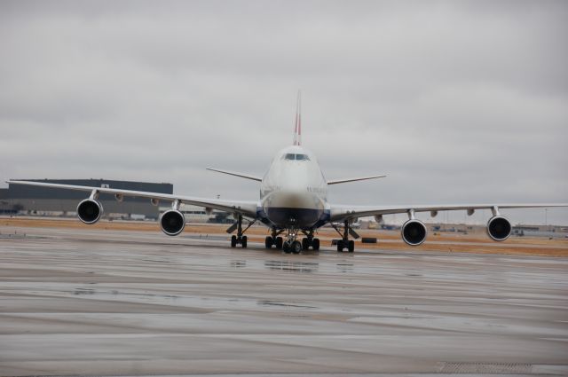 Boeing 747-400 (G-BNLV)