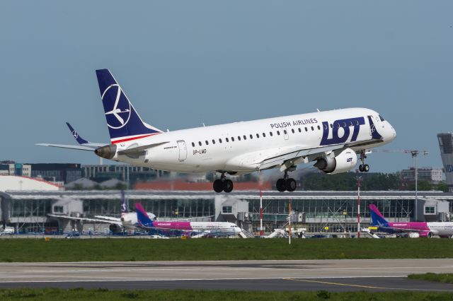 Embraer ERJ-190 (SP-LMD) - WAW SPOTTING