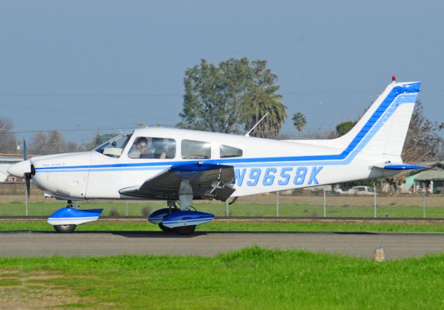 Piper Cherokee (N9658K) - N9658K lands runway three-zero, Merced Regional Airport (KMCE)