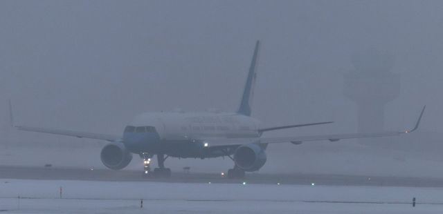 Boeing 757-200 (09-0018) - United States Air Force C-32A 09-0018 arrives in a very foggy YOW from ADW on 23 Mar 23. 