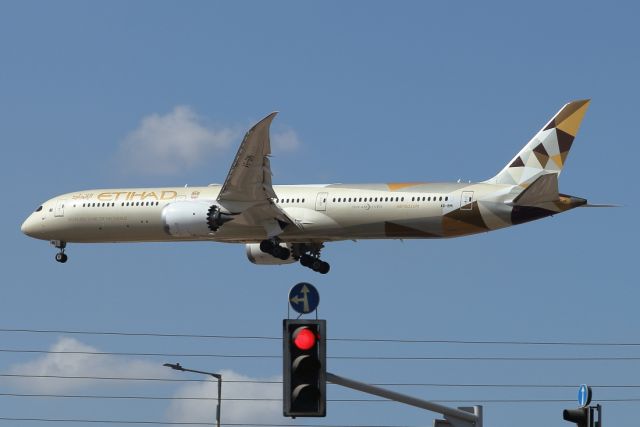 BOEING 787-10 Dreamliner (A6-BMI) - 30/10/2024:br /Flight AUH > TLV on final to runway 21.