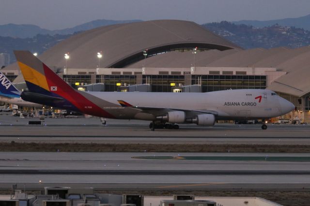 Boeing 747-400 (HL7616)