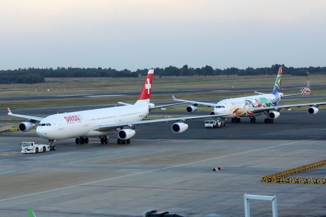 Airbus A340-300 (HB-JML)