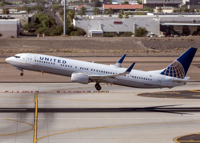 Boeing 737-900 (N37471)