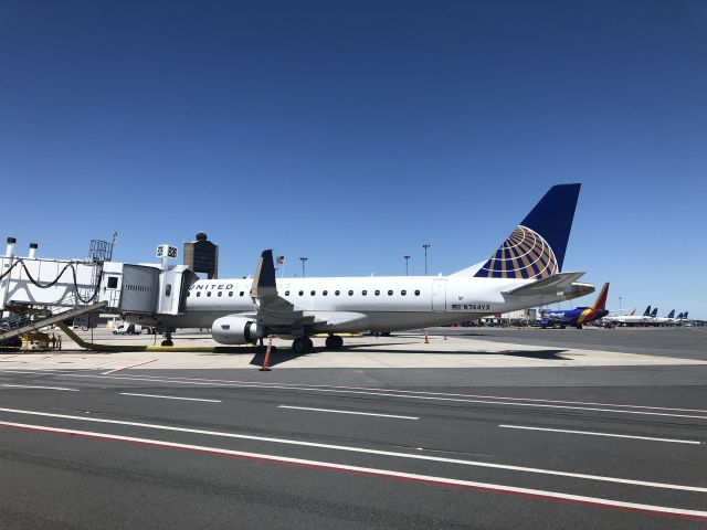 Embraer 175 (N744YX)