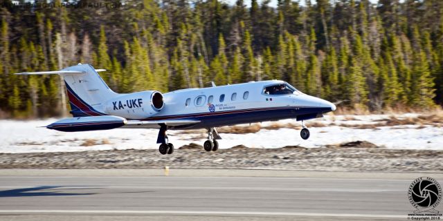 Learjet 35 (XA-UKF)