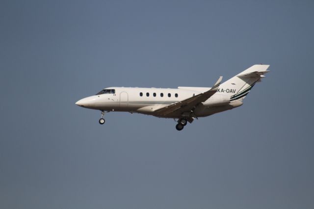 Hawker 800 (XA-AOV) - FINAL APPROACH 27 MMTJ