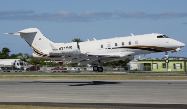 Bombardier Challenger 300 (N377MD)