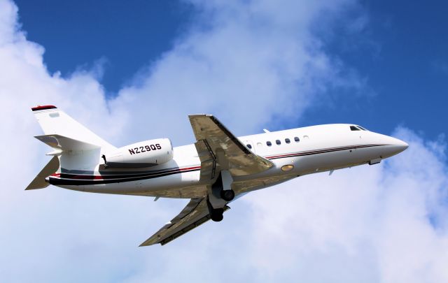 Dassault Falcon 2000 (N229QS)