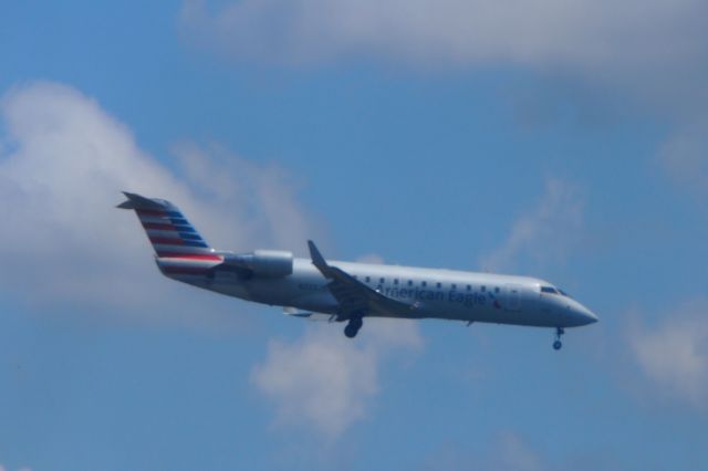 Canadair Regional Jet CRJ-200 (N223JS)