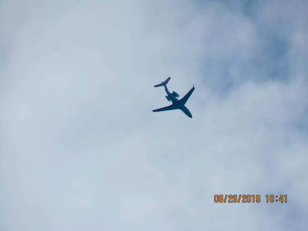 Embraer Phenom 300 (N398QS)