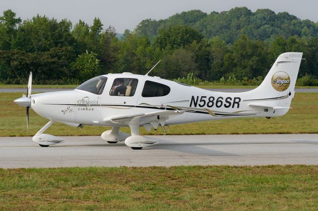 Cirrus SR-22 (N586SR) - Taxing at KFTY