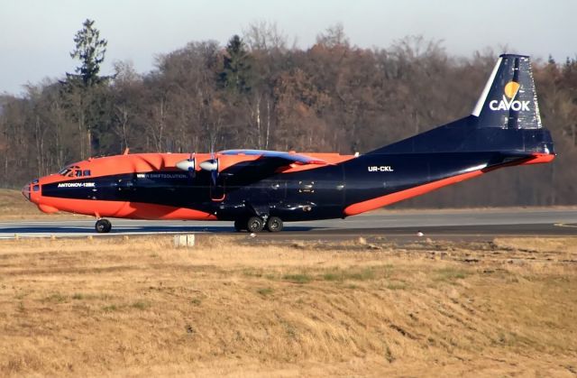 Antonov An-12 (UR-CKL)