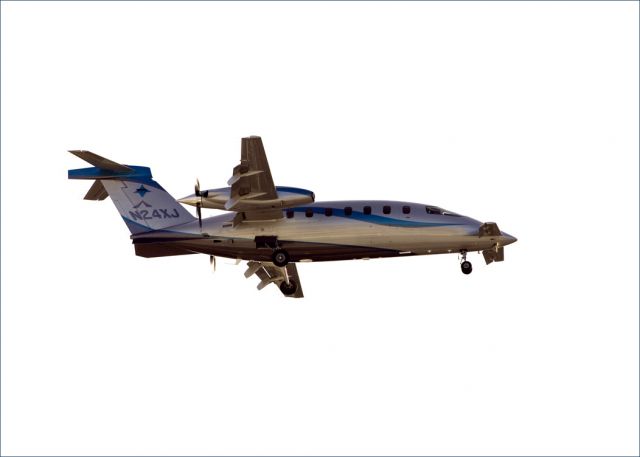 Piaggio P.180 Avanti (N24XJ) - WELLS FARGO BANK