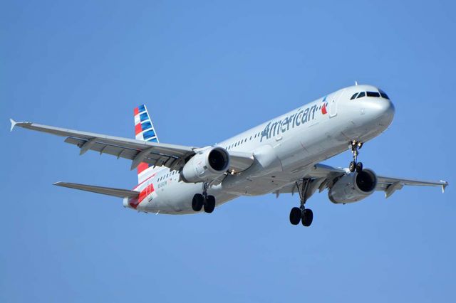 Airbus A321 (N568UW) - American Airbus A321-231 N568UW at Phoenix Sky Harbor on January 22, 2016. It first flew as D-AZAM on August 20, 2013. Its construction number is 5751. It was delivered to US Airways on September 3, 2013. It was merged into the American Airlines fleet on December 10, 2013. 