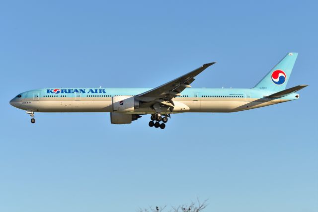 BOEING 777-300ER (HL7203) - 28-C 10-23-21