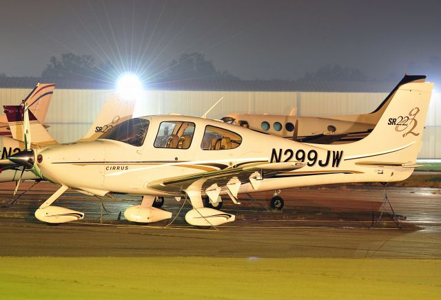 Cirrus SR-22 (N299JW) - Seen at KFDK on 9/17/2009.      a href=http://discussions.flightaware.com/profile.php?mode=viewprofile&u=269247  Profile/a