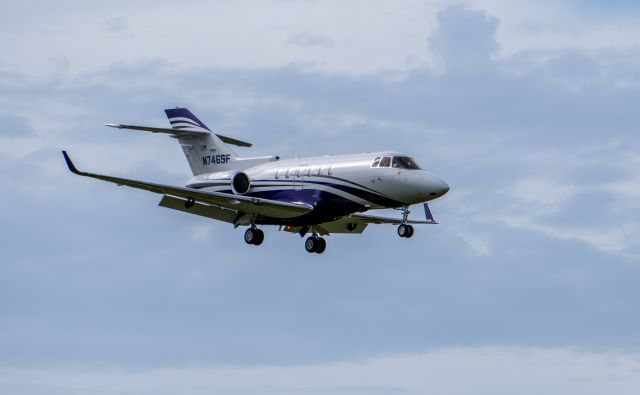 Hawker 800 (N746SF) - Landing runway 5