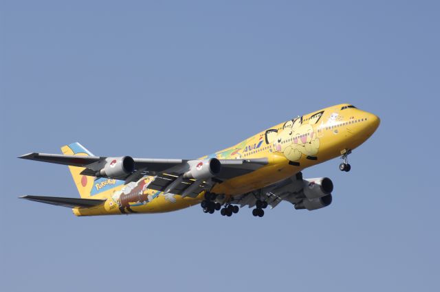 Boeing 747-400 (BON8957) - Final Approach to Haneda Intl Airport R/W16L on 2010/5/16 Pokemon c/s