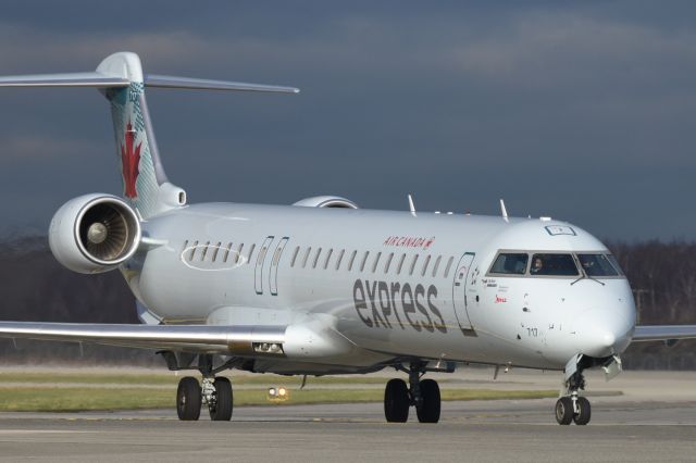 Canadair Regional Jet CRJ-900 (C-FJZD)