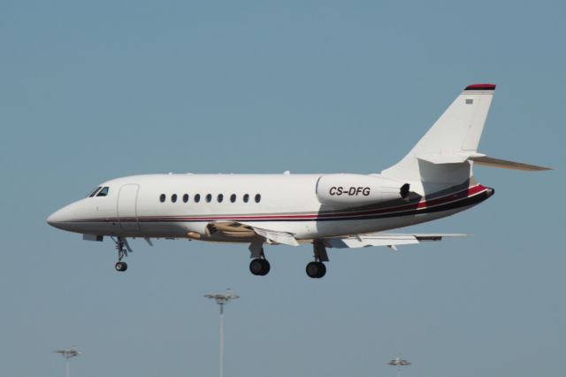 Dassault Falcon 2000 (CS-DFG) - Aeroporto General Humberto Delgado - Lisbon     1-7-2017