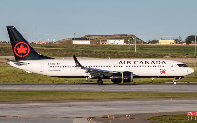 Boeing 737 MAX 8 (C-FSNU)