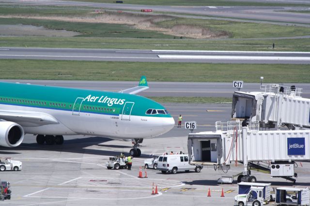 Airbus A330-200 (EI-EWR)