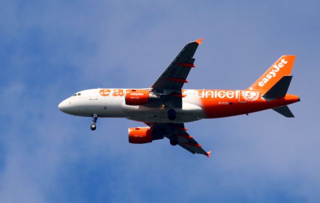 Airbus A320 (G-EZIO) - Special UNICEF Markings