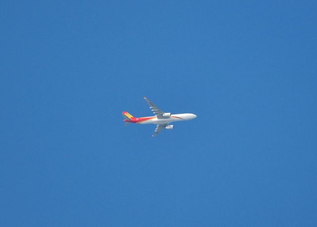 Airbus A330-300 (B-LNR) - 自宅ベランダより撮影。