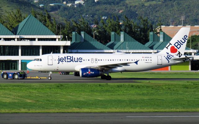 Airbus A320 (N586JB)