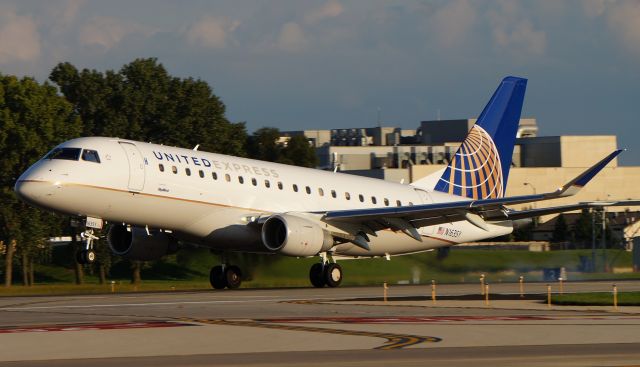 Embraer 170/175 (N163SY)