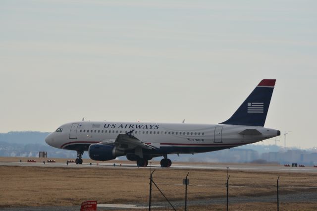 Airbus A319 (N748UW)