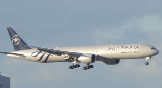 BOEING 777-300ER (F-GZNT)