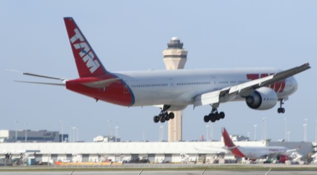 BOEING 777-300ER (PT-MUB)