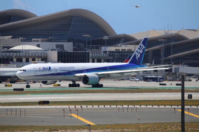 BOEING 777-300ER (JA736A)