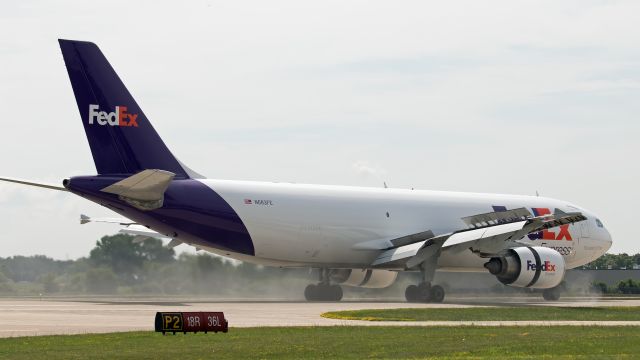 Airbus A310 (N683FE)