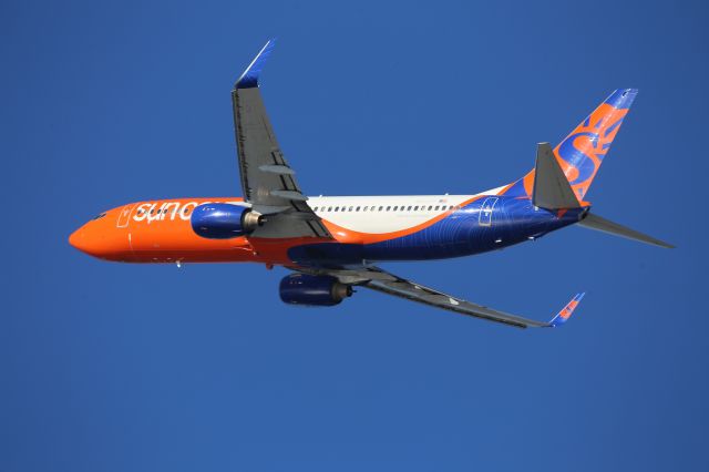 Boeing 737-800 (N832SY)