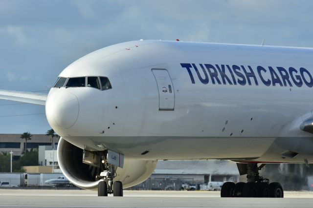 Boeing 777-200 (TC-LJO)