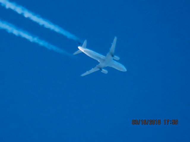 Airbus A320 (N466UA)