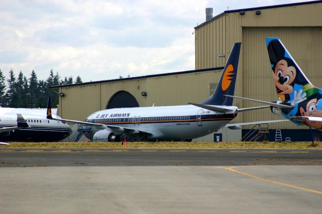 Boeing 737-800 (VT-JGF) - KPAE - New 737-800 for Jet Airways in Irish registration EI-DIM parked at the Goodrich Aerospace in Everett for modifications after the 2/17/2005 delivery. March 01, 2005 photo