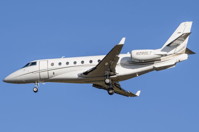 GILES G-200 (N280LT)