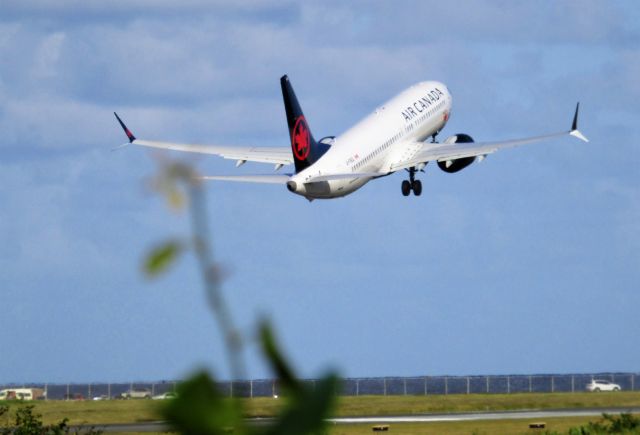 Boeing 737 MAX 8 (C-FSEQ)