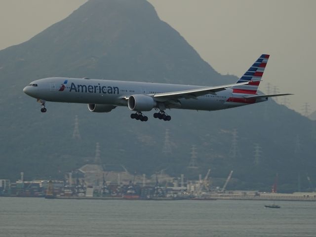 BOEING 777-300ER (N729AN)