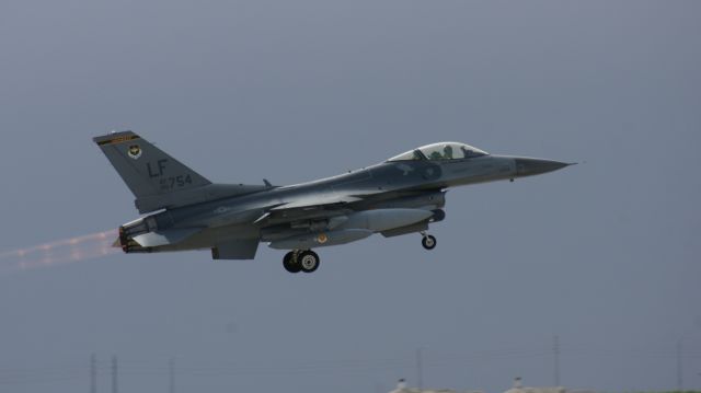 Lockheed F-16 Fighting Falcon —