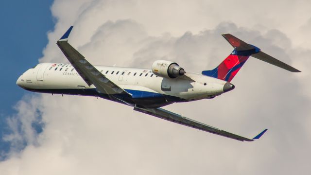 Canadair Regional Jet CRJ-700 (N369CA) - Delta CRJ7 with a nice bank after departing runway 36R at CVG