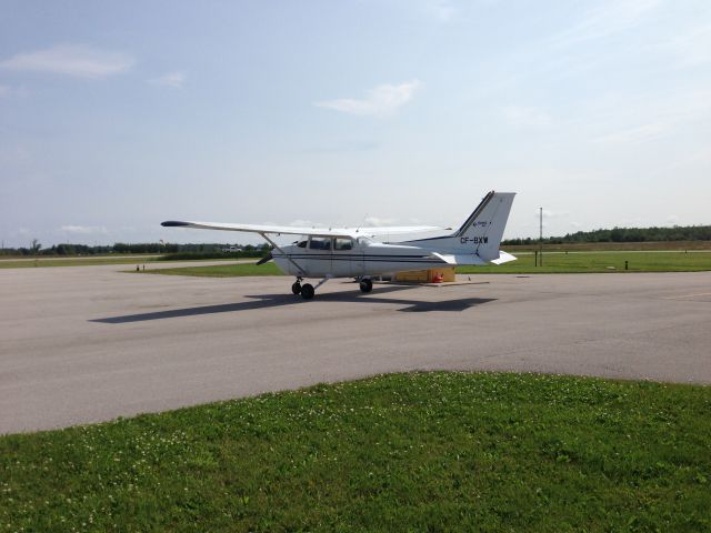 Cessna Skyhawk (C-FBXW) - Standing at the Terminal fence at Collingwood Regional Airport