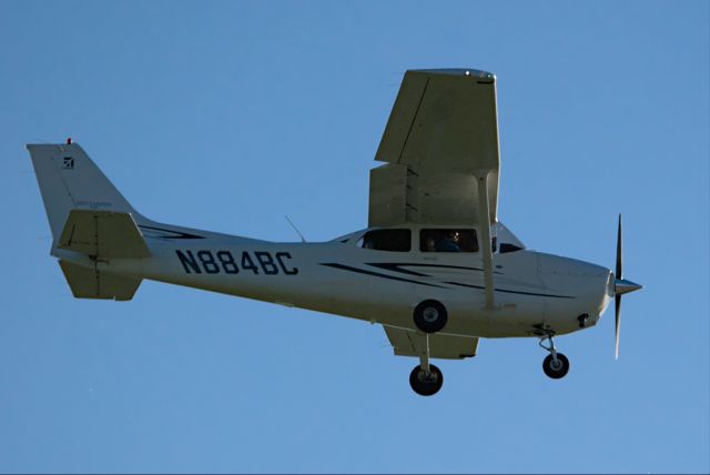 Cessna Skyhawk (N884BC) - LL10 to KDSM ON 4/11/2021 @ 6:07pm