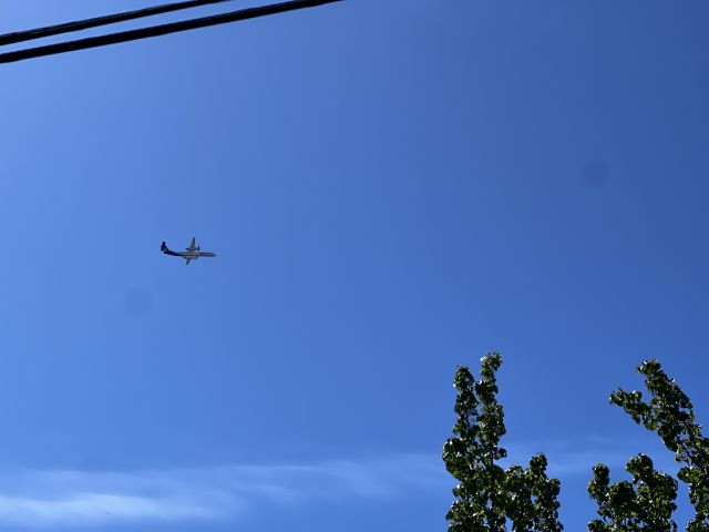 de Havilland Dash 8-400 (N400QX) - Plane had just taken off from KYKM on its way to KSEA and was banking west.